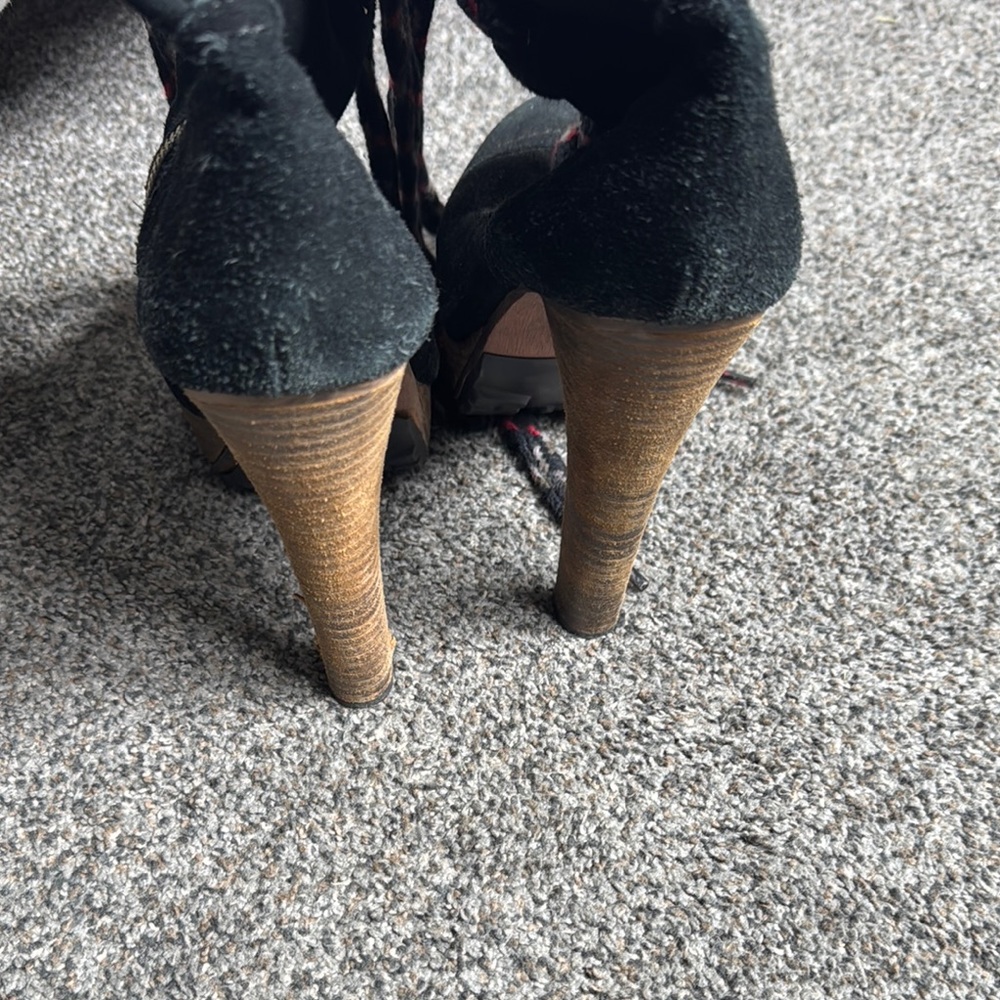Platform lace up booties. - Picture 4 of 5